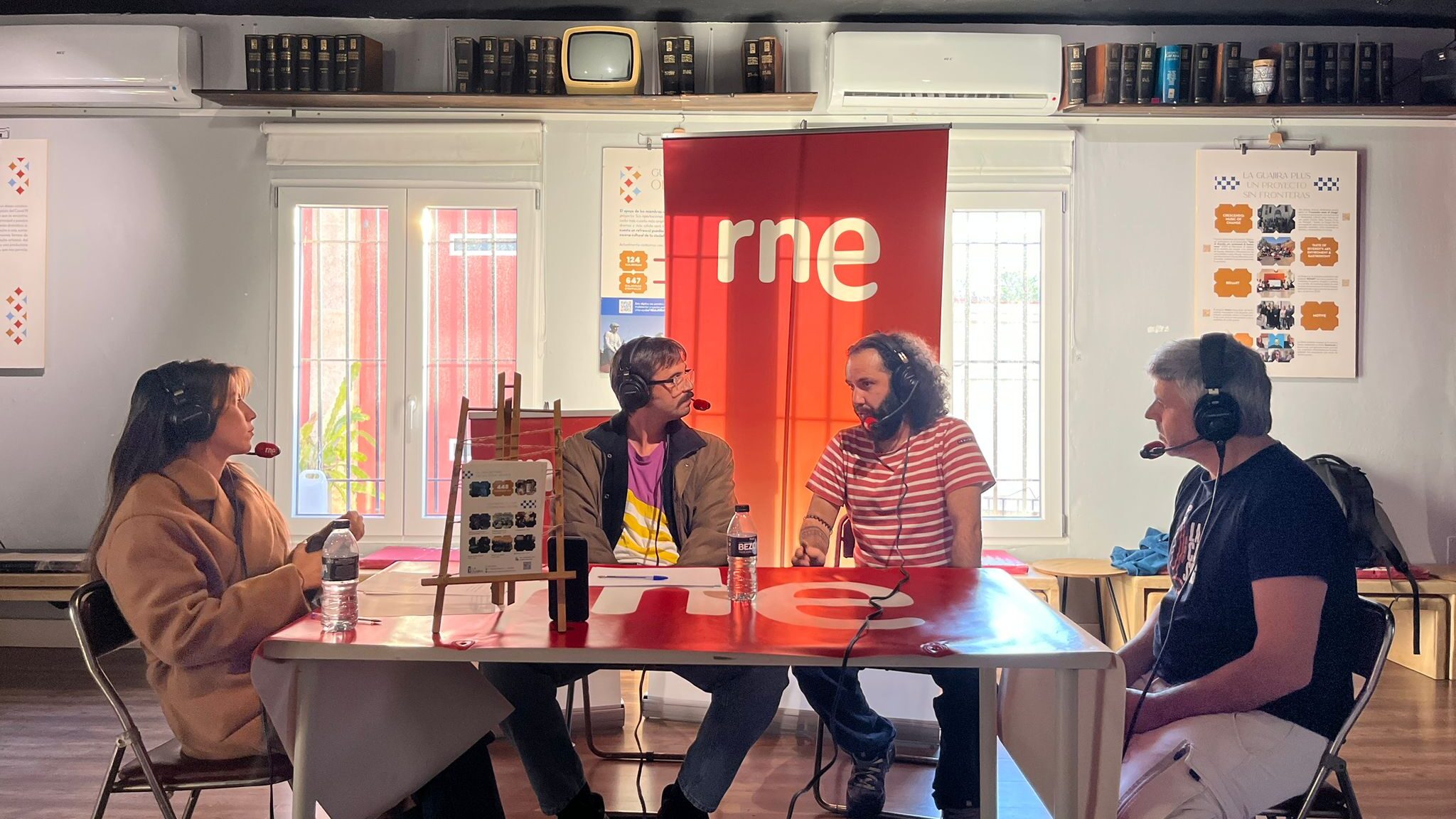 RNE Almería visita La Guajira para hablar sobre 'A puerta cerrada'