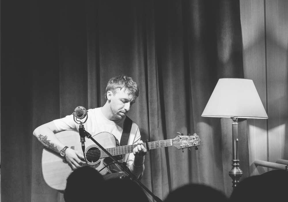 A Puerta Cerrada: concierto con Harry Dennis
